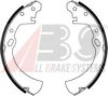 NISSA 4406048R25 Brake Shoe Set